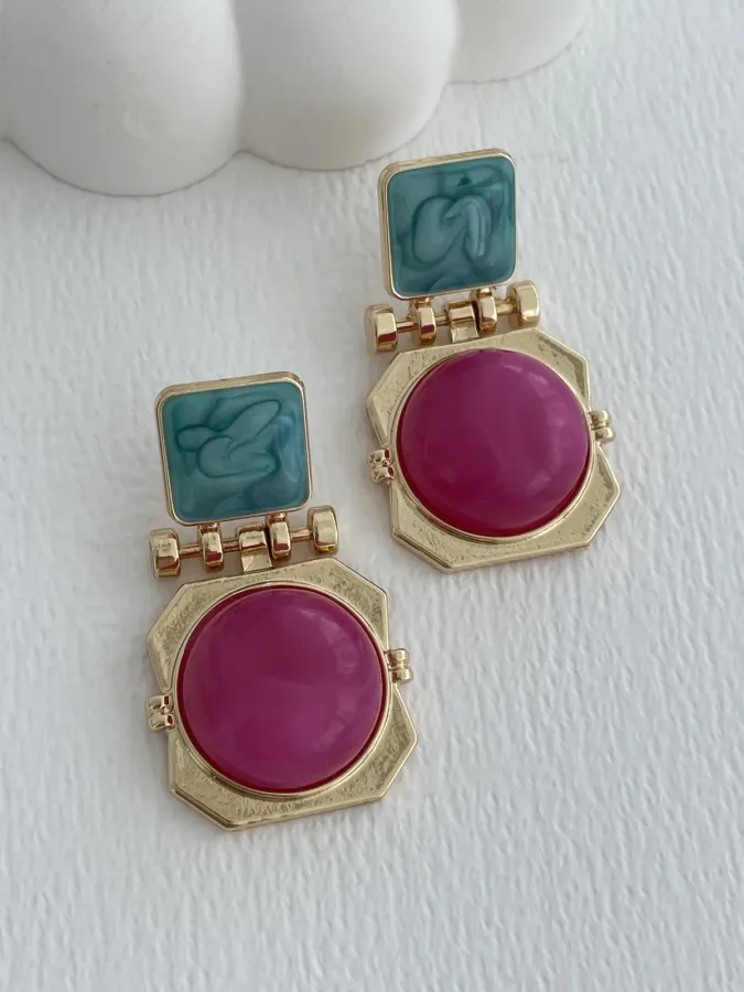 Özel Seri Pembe &amp; Turkuaz Kemik Detay İkili Kare Tasarım Gold Küpe